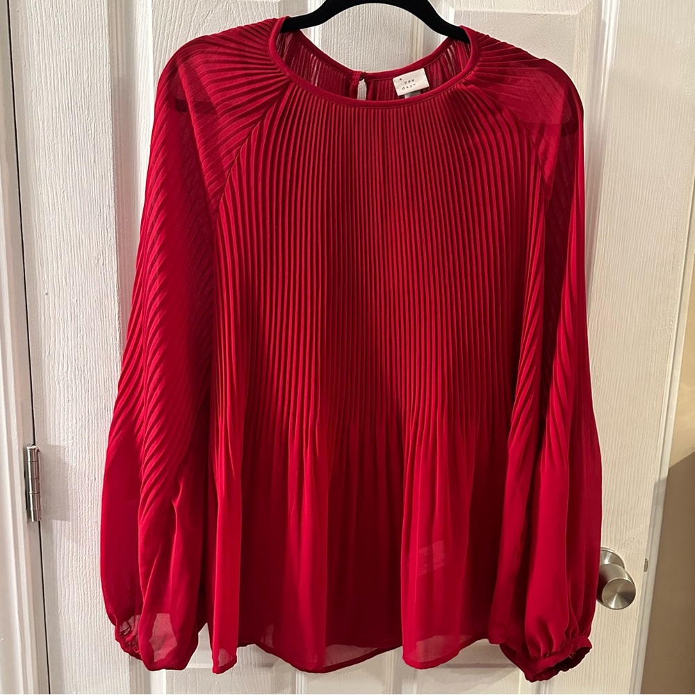 💋 Gorgeous Red Flowy Blouse with Cami - Picture 5 of 13